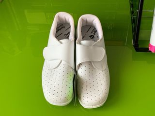 Calzado muy cómodo piel blanca talla 38