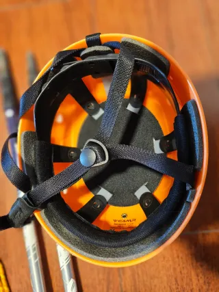 Pack deporte: casco, bastones, arnés, aletas