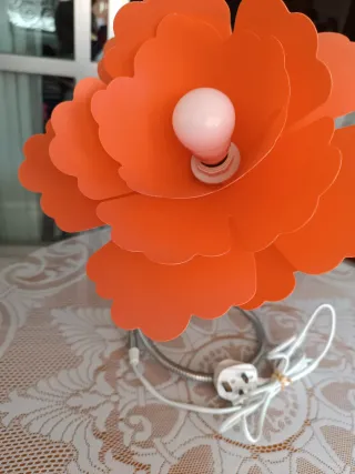 Lámpara flor naranja ajustable