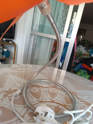 Lámpara flor naranja ajustable