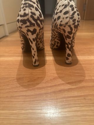 Zapatos de tacón Mango estampado animal