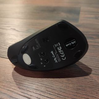 Teclado y ratón inalámbricos negros