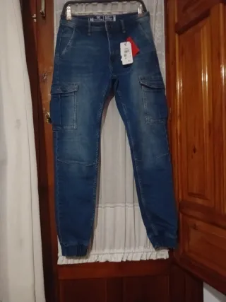 Pantalón vaquero elástico cargo