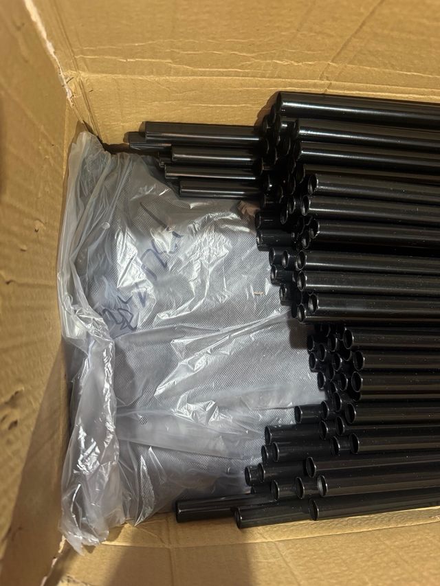 Guardaroba in tessuto e metallo