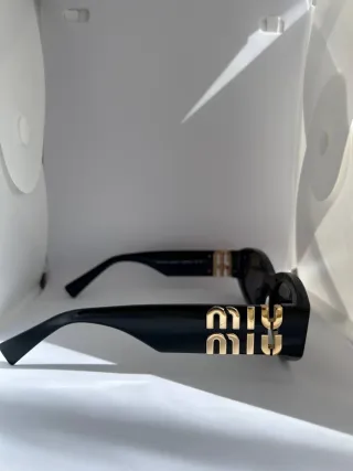 Occhiali da sole Miu Miu neri e oro