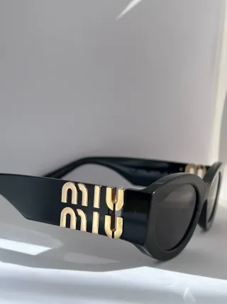 Occhiali da sole Miu Miu neri e oro