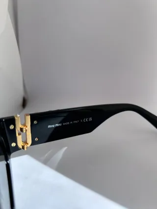 Occhiali da sole Miu Miu neri e oro