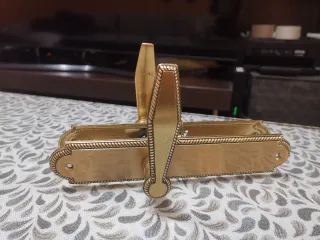 Manillas de puerta de latón.