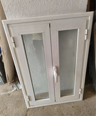 Ventana abatible blanca con doble cristal 70x102cm