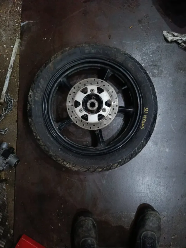 Rueda Trasera Suzuki Sixteen 125 Completa