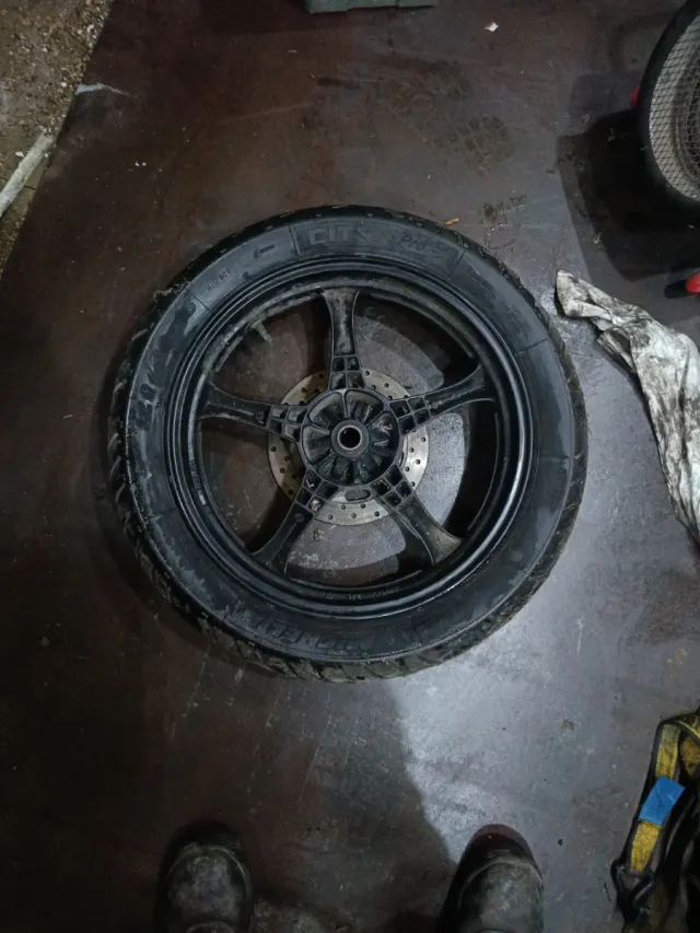 Rueda Trasera Suzuki Sixteen 125 Completa