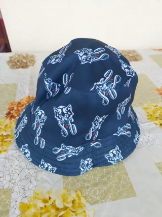 Cappello nuovo nero con ricamo,m dobbiamo faccia