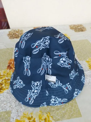 Cappello nuovo nero con ricamo,m dobbiamo faccia