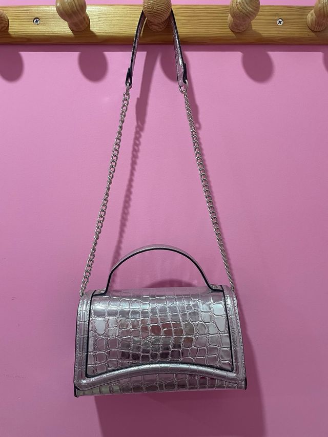 Bolso plateado efecto piel de cocodrilo