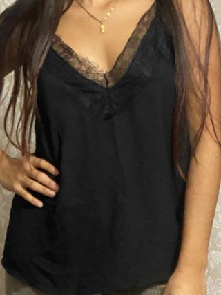 Blusa negra con encaje
