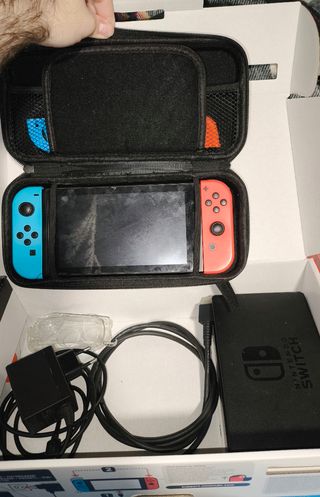 Nintendo Switch 1 V2 con funda y dock