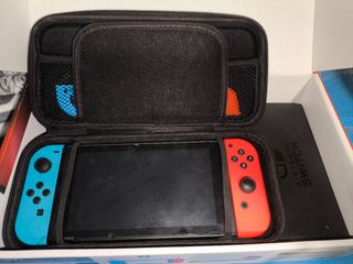Nintendo Switch 1 V2 con funda y dock