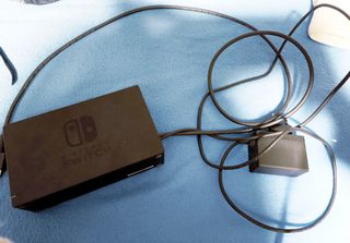 Nintendo Switch 1 V2 con funda y dock