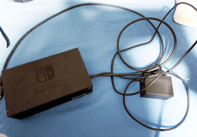 Nintendo Switch 1 V2 con funda y dock