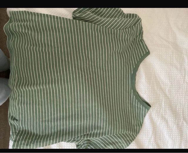 Camiseta verde de rayas