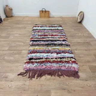 Tappeto multicolore in tessuto