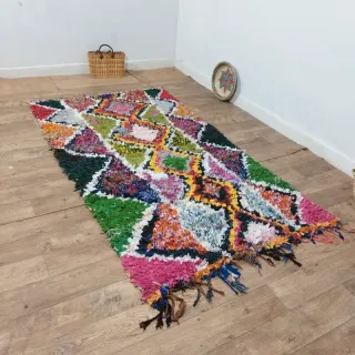 Tappeto multicolore in tessuto