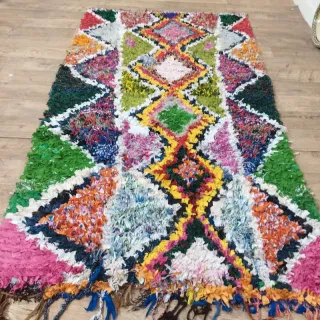 Tappeto multicolore in tessuto