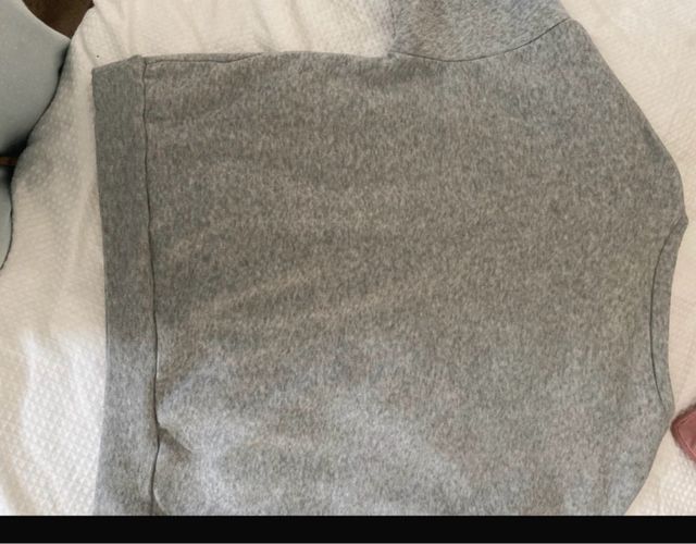 Sudadera Gris con letras azul marino