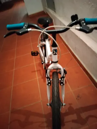 Bicicleta infantil BTWIN blanca ( decathlon)