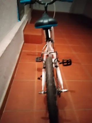 Bicicleta infantil BTWIN blanca ( decathlon)