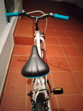Bicicleta infantil BTWIN blanca ( decathlon)