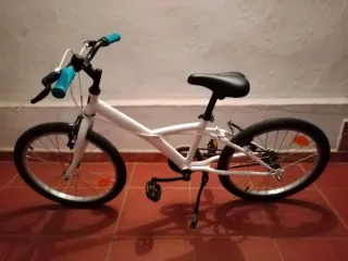 Bicicleta infantil BTWIN blanca ( decathlon)