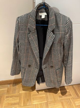 Americana de cuadros gris