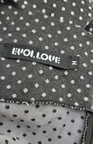 Vestido negro entallado