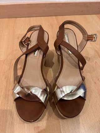 Cuñas Marrones y Doradas