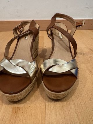 Cuñas Marrones y Doradas