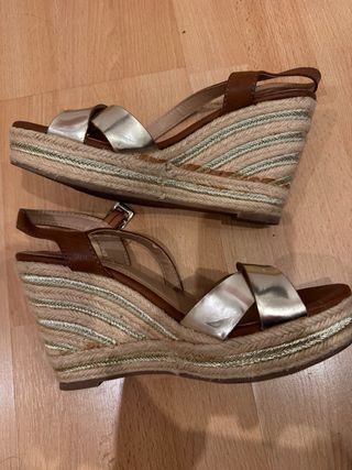 Cuñas Marrones y Doradas