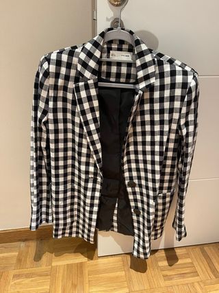 Americana de cuadros negra