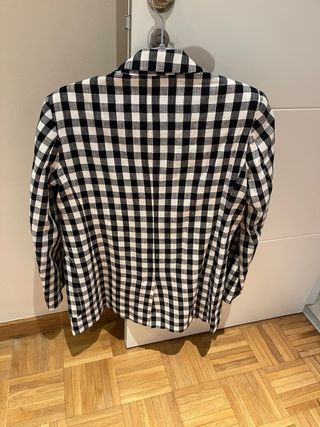 Americana de cuadros negra