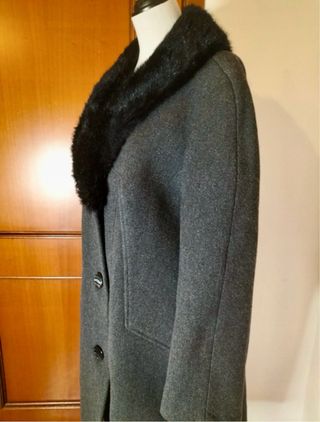 Abrigo oversize con cuello de pelo sintético