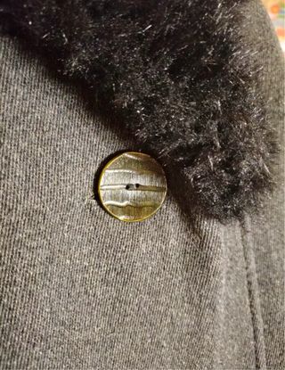 Abrigo oversize con cuello de pelo sintético