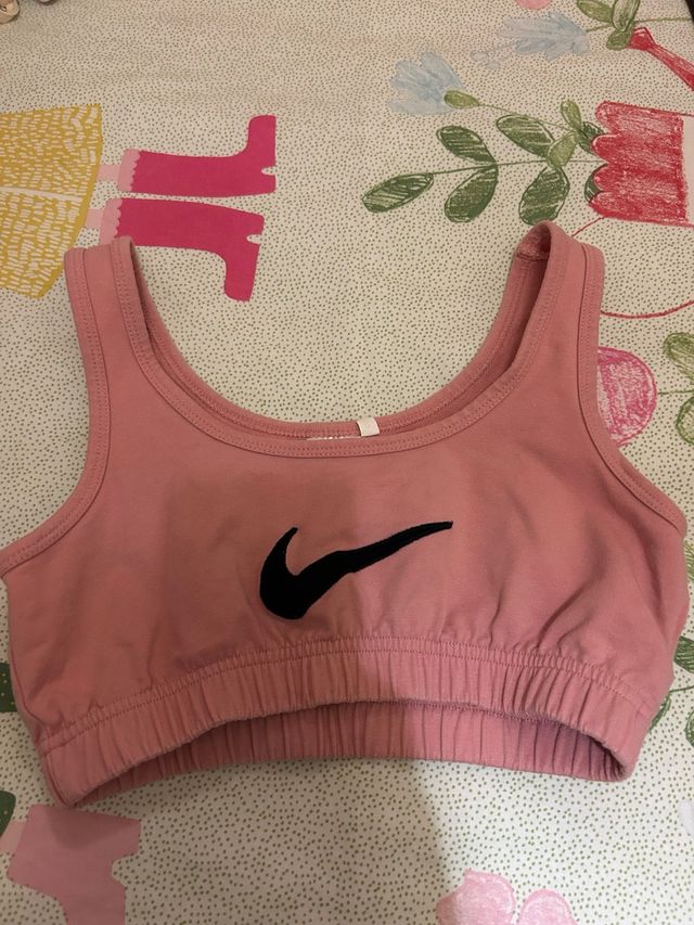 Top deportivo Nike rosa