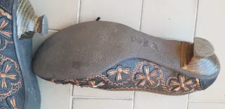 Ballerine nere e bronzo con fiori in pelle