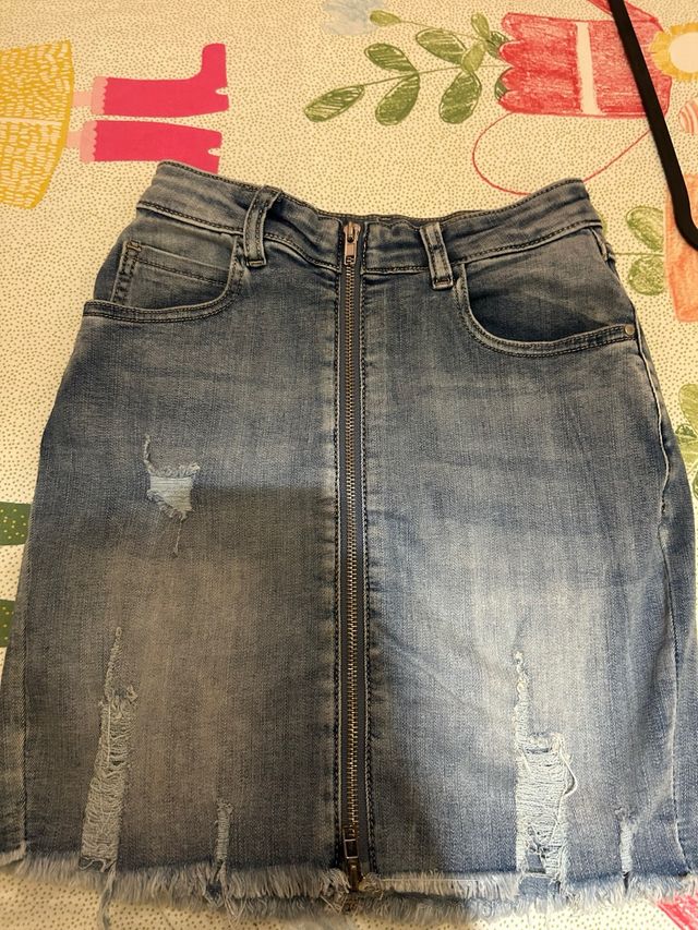 Falda tejana con cremallera y rotos