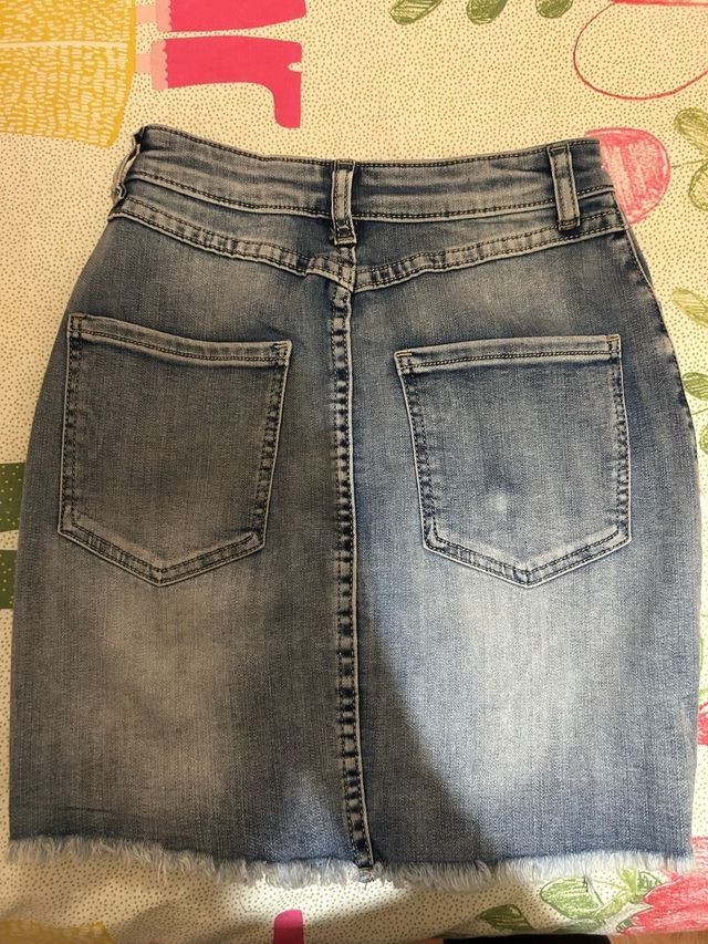 Falda tejana con cremallera y rotos