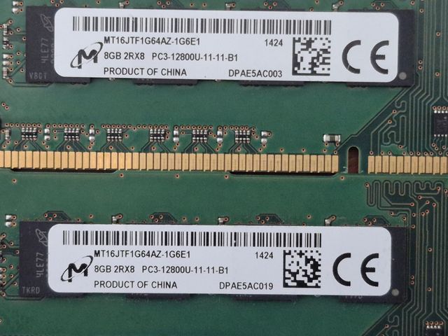 4 módulos de memória RAM DDR3 de 8GB cada, total 32GB, 1600MHz