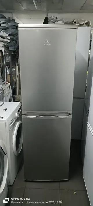 NEVERA COMBI INDESIT FREEZER ENERGÍA A+