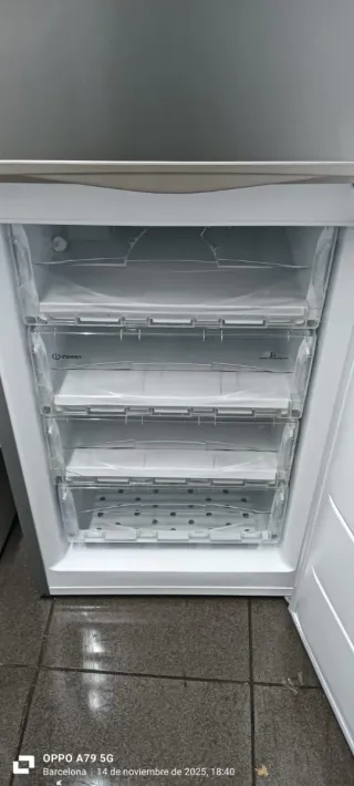 NEVERA COMBI INDESIT FREEZER ENERGÍA A+