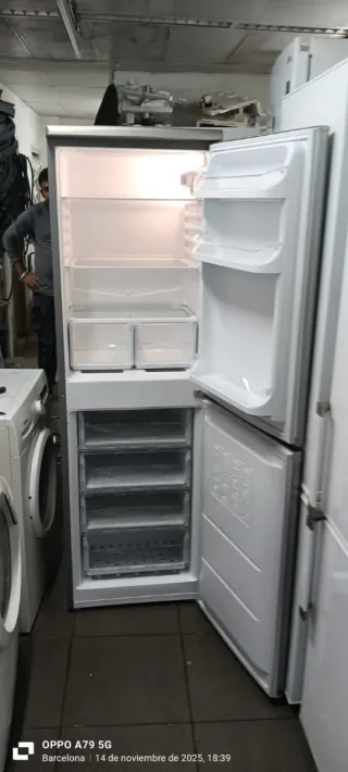 NEVERA COMBI INDESIT FREEZER ENERGÍA A+