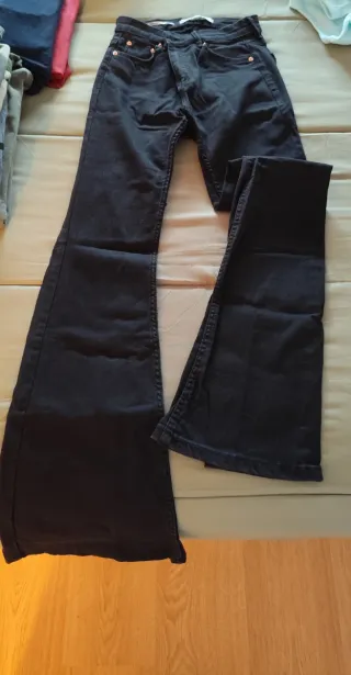 Pantalón campana Bershka negro talla 34